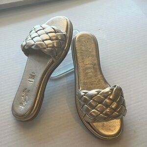 EUC SEYCHELLES Gold flat sandals with braided leather.